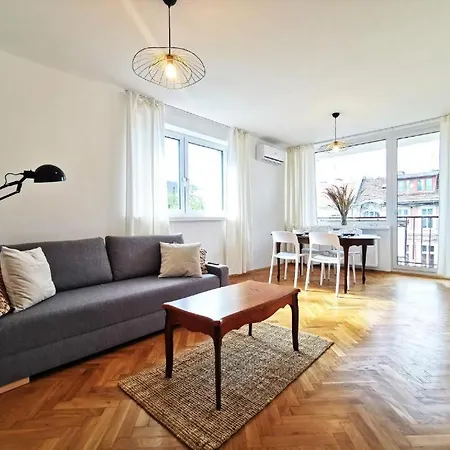 Wroc'love Haukego Bosaka Check-in 24h